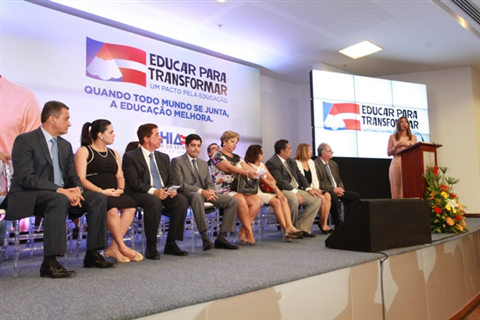 Governo do Estado e Municípios assinam pacto pela melhoria da Educação