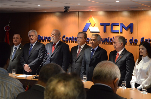Membros da Mesa Diretora do TCM tomam posse
